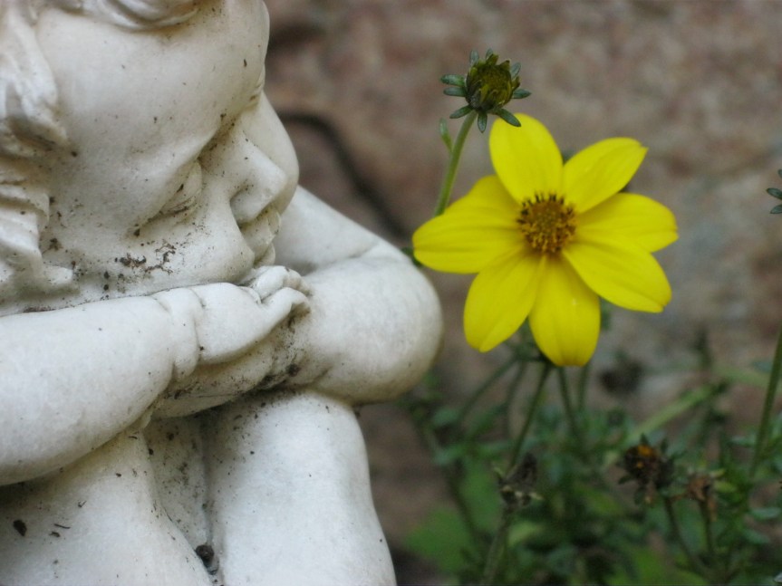 https://pixabay.com/en/cherub-cemetery-nature-angel-figure-968811/